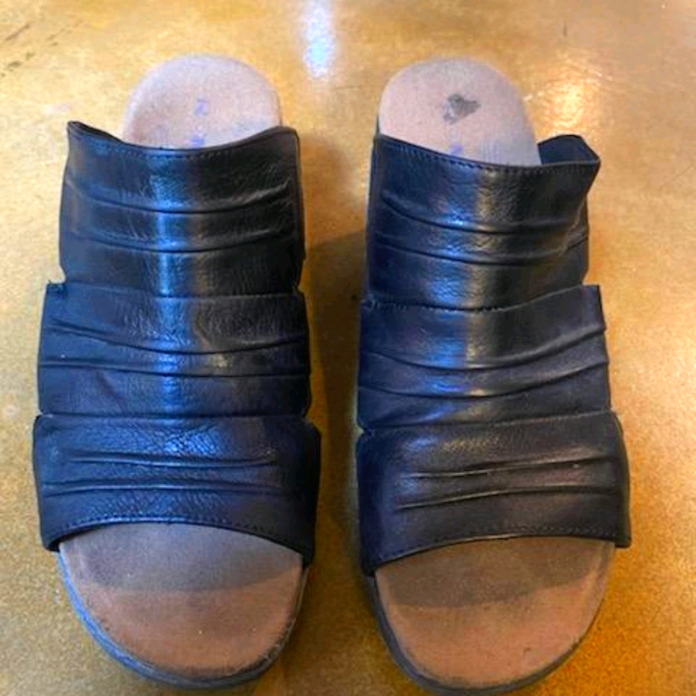 Romina women's black leather slides size 36 (6)